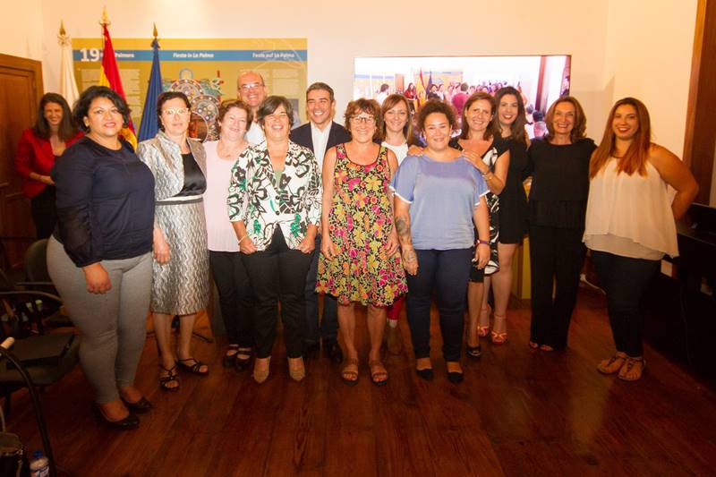 Foto de familia de los Premios Mujer Rural Canaria 2017.