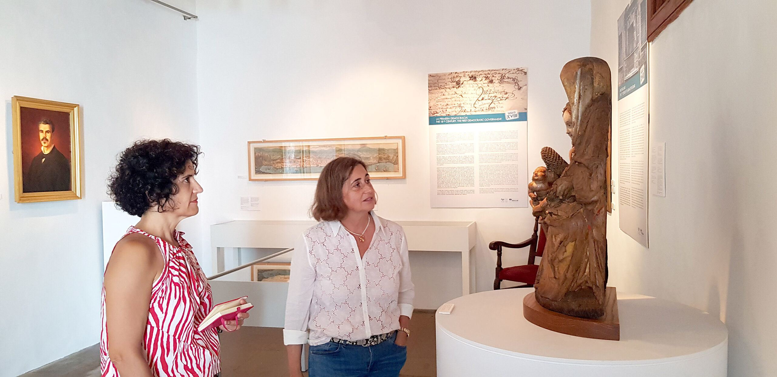 Otro momento de la visita al Museo Insular.