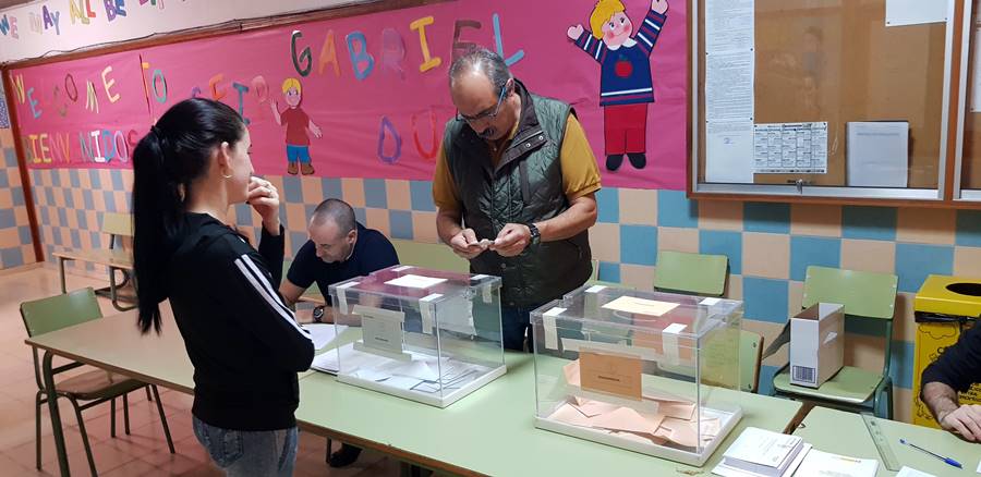 Abren Los Colegios Electorales Sin Incidencias Y Con La Llamada A La ...