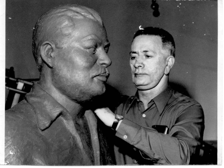 Martín Bautista García Azpiri. escultor del busto de Eusebio Barreto.