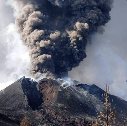 El nuevo volcán que reventó en la Hoya de Tajogaite (El Paso). 