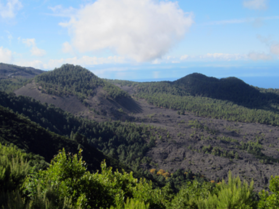 Volcán Tacande-Montaña Quemada y Montaña de Enrique-El Tornillo desde La Hilera (Foto Jorge Pais Pais).