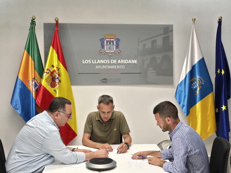 Poli Suárez con Javier Llamas y Víctor González.