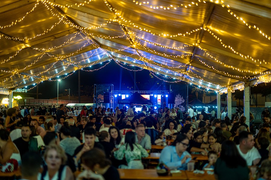 Foto Detalle de la jornada del viernes del Burger Fest Canarias en Santa Cruz de La Palma. Autor Autor Look Like Brothers