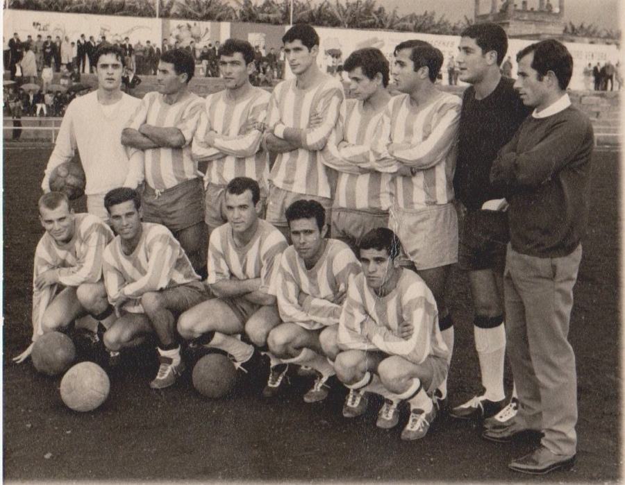 Acero CF. Entrenador Pedro Martín (el primero de pie por la derecha)