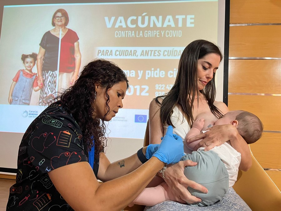 Vacunación de bebé contra la gripe.