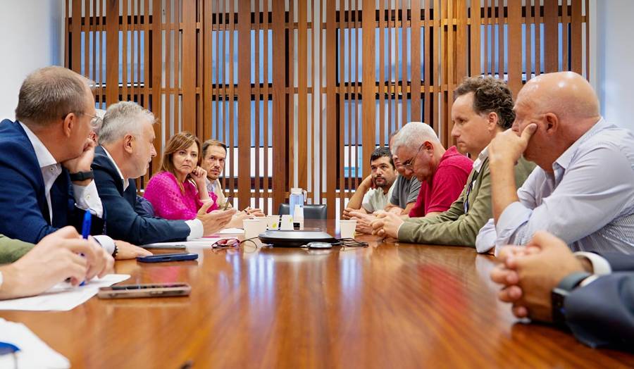 Reunión de cargos públicos con Asepalma. Achivo.
