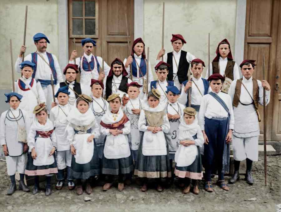 Grupo de pastores de la Nochebuena de la Parroquia de Montserrat en Los Sauces. Año 1900-1915. Restaurada y coloreada por Abraham Tomás Díaz Abreu.
