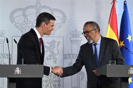 120526-sanchez-encuentro-director-general-oms-7