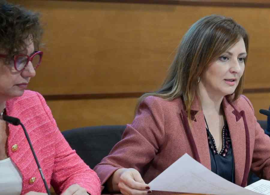 Carmen Delia Alberto, junto a la consejera Nieves Lady Barreto