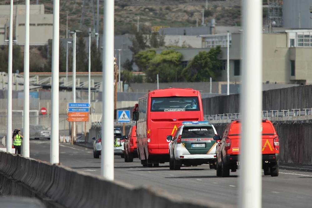 Traslado de los españoles del crucero MV Hondius hasta el Aeropuerto de Tenerife Sur. E.P.