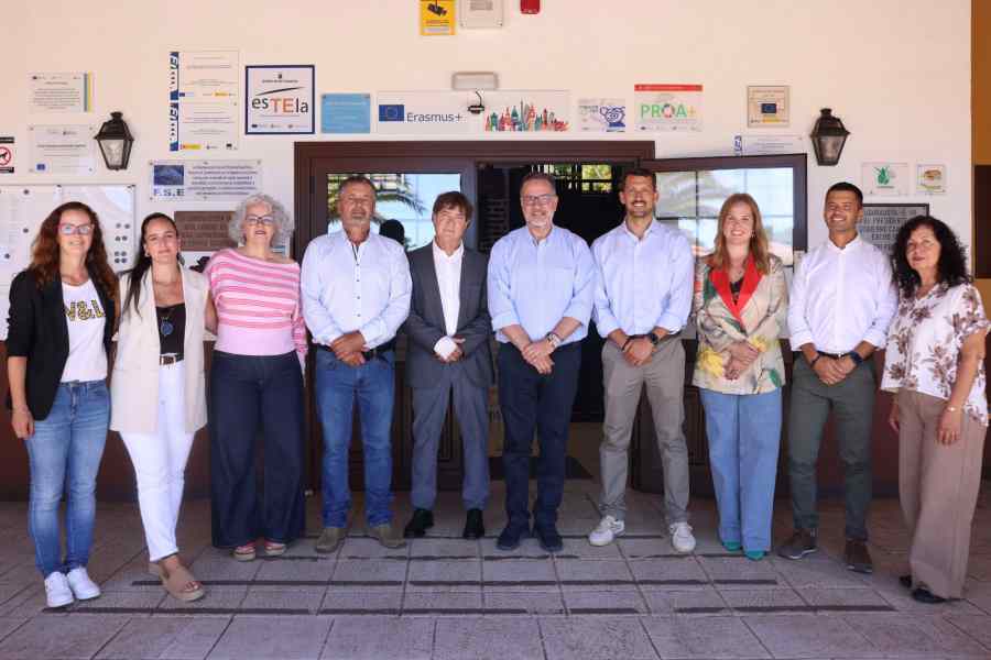FOTO. Visita de Poli Suárez a centros de Breña Baja y Puntagorda, en La Palma (5)