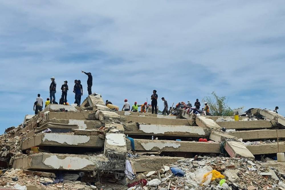 Edificio derrumbado en La Guaira, Venezuela, por los terremotos. Europa Press.