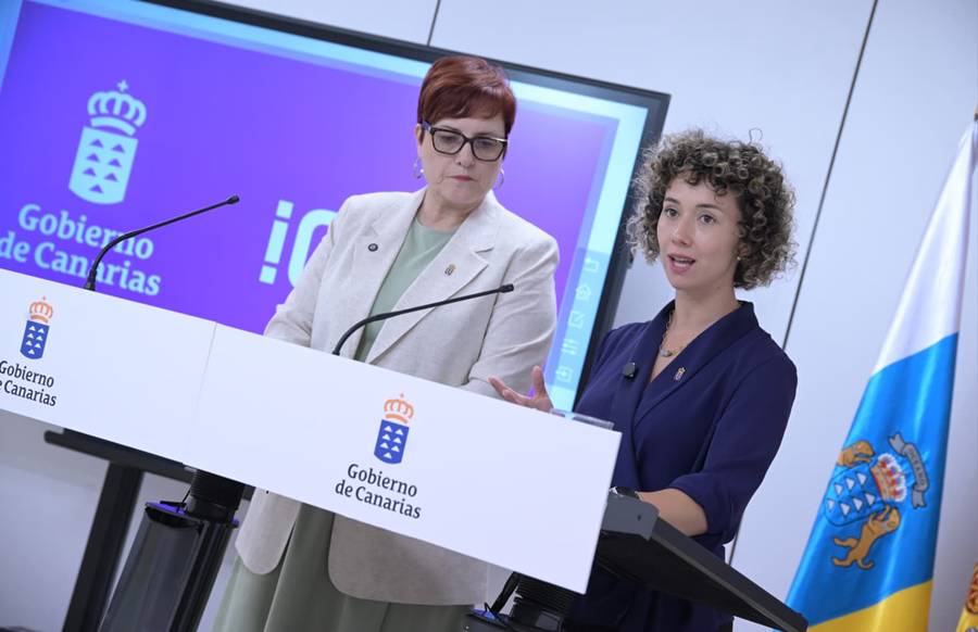 Directora del ICI junto a la consejera.