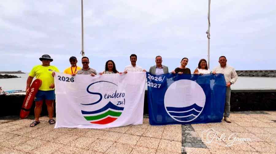Tazacorte iza las Banderas Azules que distinguen la calidad de la Playa del Puerto