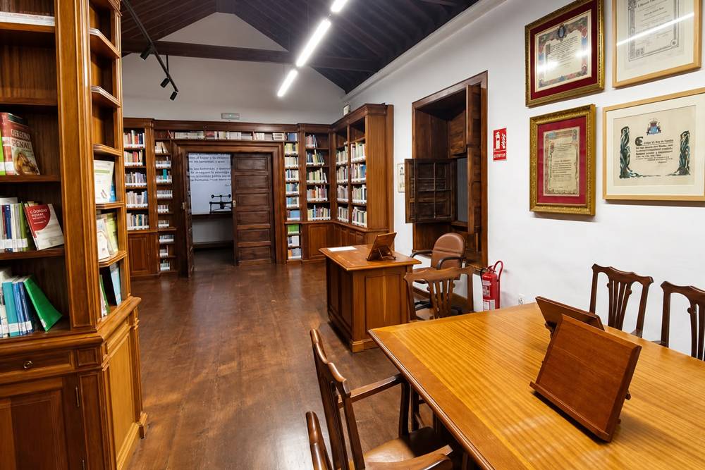 BIBLIOTECA INSULAR