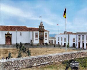 La plaza e Iglesia de Los Sauces. 1895. FEDAC. Restaurada y coloreada por Abraham T. Díaz Abreu.