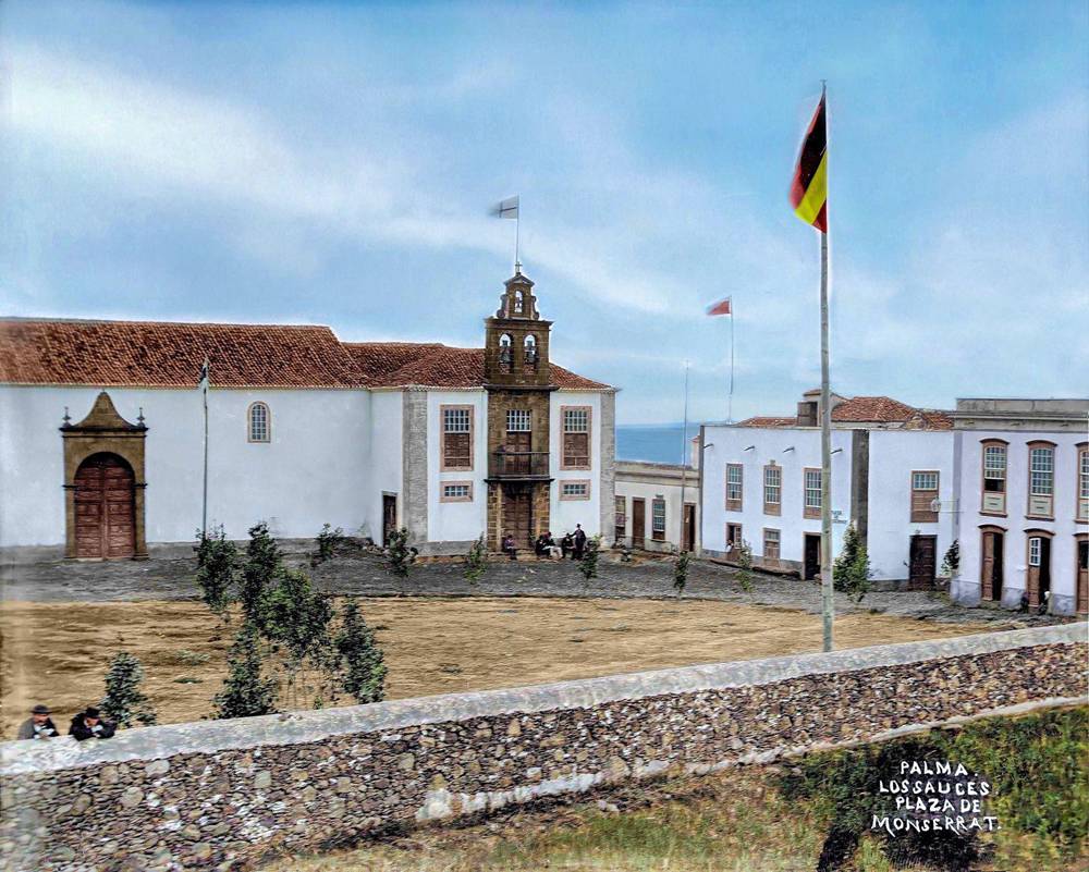 La plaza e Iglesia de Los Sauces. 1895. FEDAC. Restaurada y coloreada por Abraham T. Díaz Abreu.